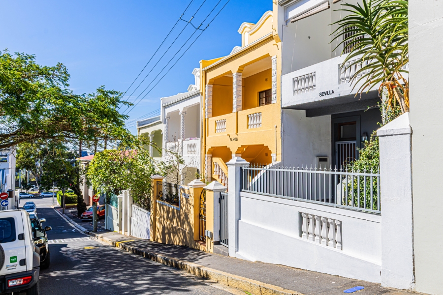 To Let 2 Bedroom Property for Rent in Green Point Western Cape